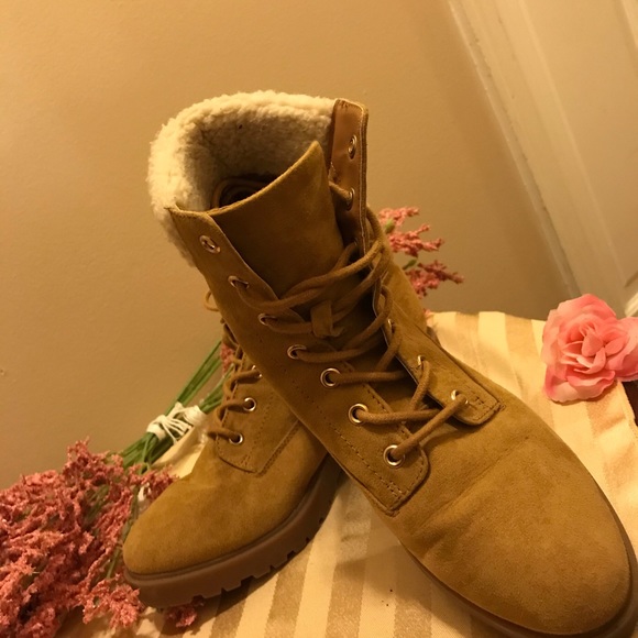Winter Boots - Picture 2 of 3